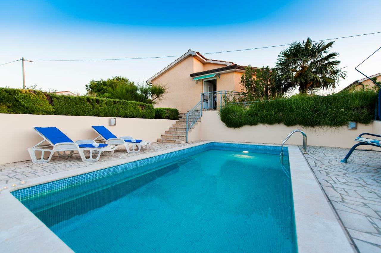 פורץ Villa Istria מראה חיצוני תמונה